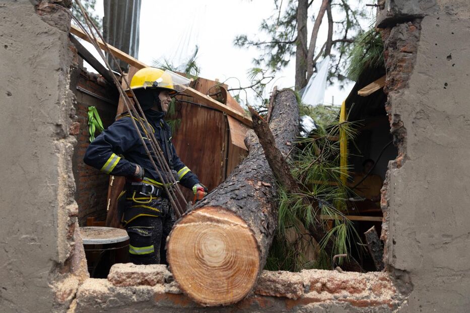 Temporal en Salto: más de 250 viviendas afectadas y se despliega un operativo