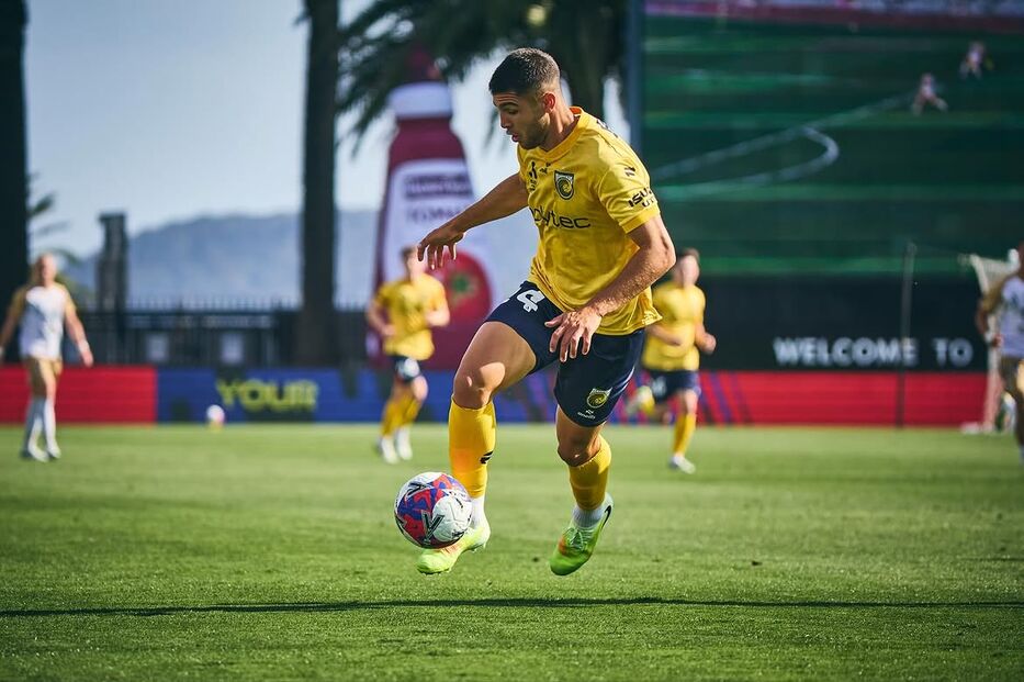 Nicholas Recoba Duarte jugando en el Central Coast de Australia. Foto: Instagram @nicordu