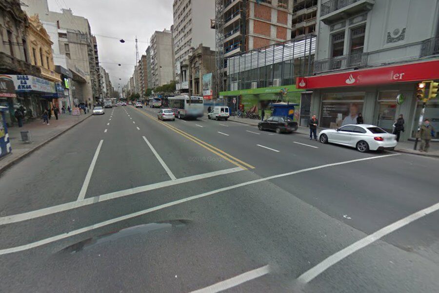 Pleno Cordón: en confuso episodio, apuñalaron a un hombre en la avenida 18 de Julio