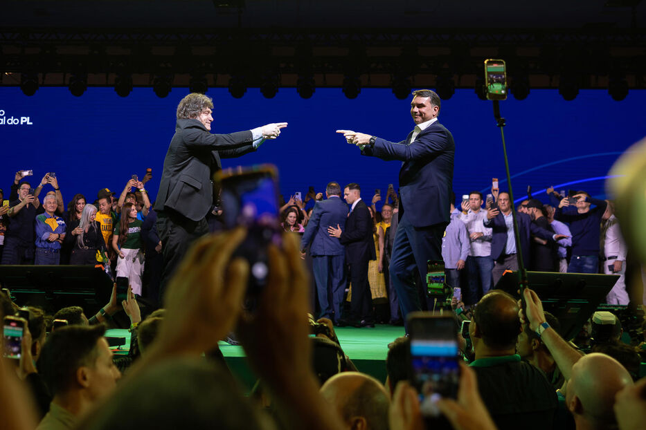 Flávio Bolsonaro recibe el apoyo de Milei en el lanzamiento de su candidatura