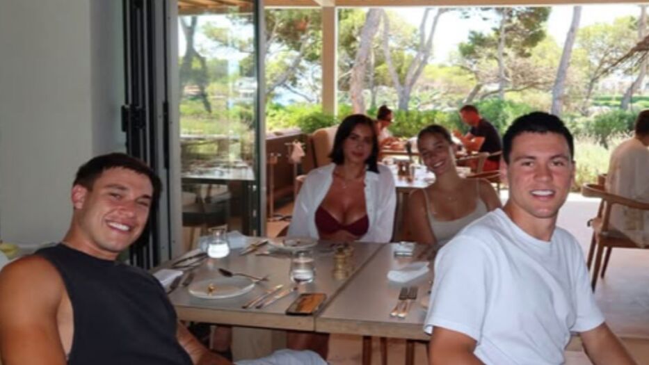 Vacaciones en pareja: los días de descanso de Pellistri y Ugarte en el mar europeo