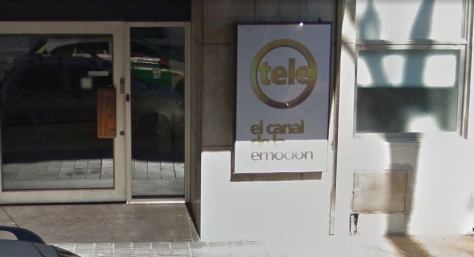 Trabajadores de Canal 12 en paro por “ola de despidos”: 25 personas quedarían cesantes