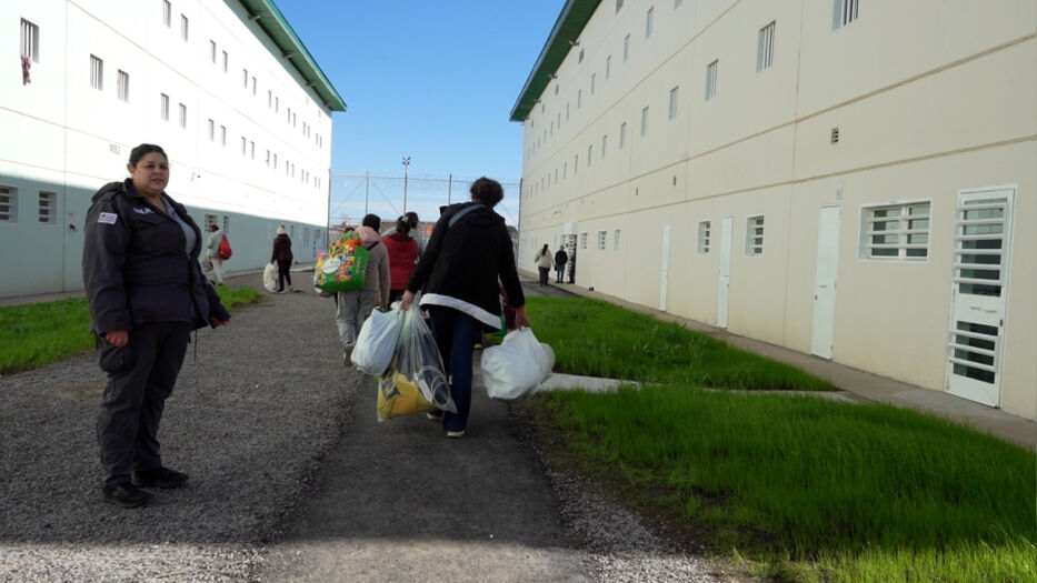 Casi 800 mujeres privadas de libertad fueron trasladadas a nueva cárcel en Punta de Rieles