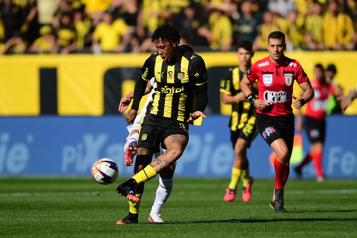 Los jugadores de Peñarol y Nacional que están en capilla en la recta final del Clausura