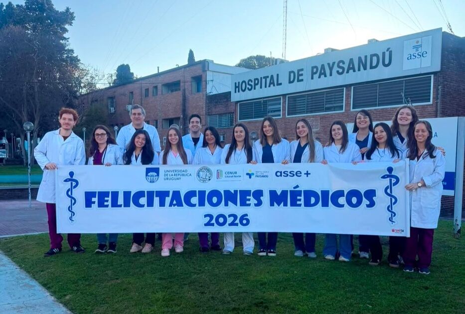 Los flamantes médicos del Cenur Litoral Norte.
