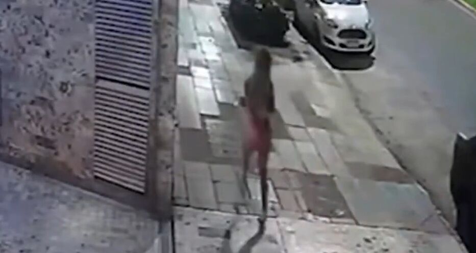 Filtran nuevo video de influencer que salió semidesnuda de la casa de Facundo Moyano