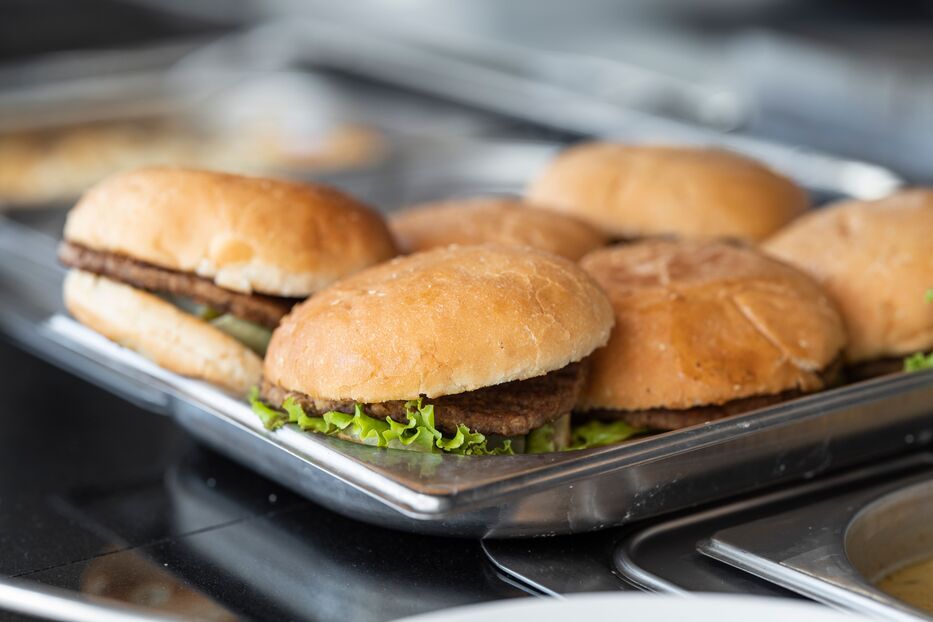 MSP informó dónde se vendían hamburguesas que habrían intoxicado gravemente a una mujer