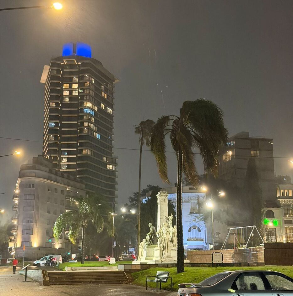 Entró en vigencia la alerta roja: meteorólogo detalló la hora pico del ciclón en Uruguay