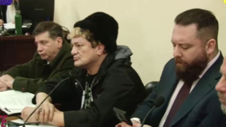 “Estaba desorientado”: las impactantes imágenes de Pity Álvarez al inicio de su juicio