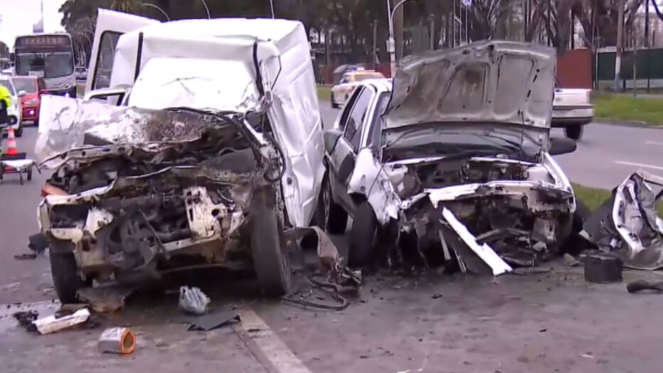 Conductor sufrió falla en su acelerador, perdió el control y chocó con una camioneta