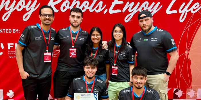 Equipo Urubots que compitió en la FIRA RoboWorld Cup 2026 en Canadá. Foto: UTEC.