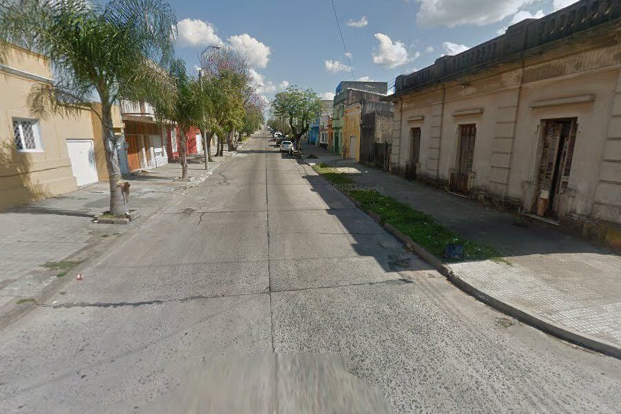 Investigan muerte de una mujer que fue hallada escondida debajo de su casa en un cuarto