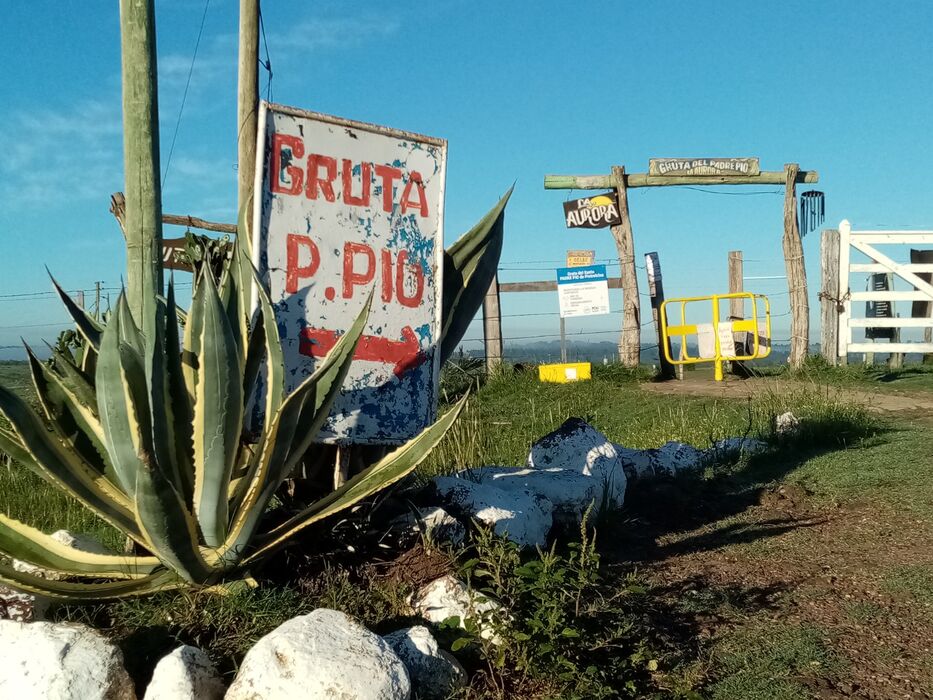 “Hay muchas historias”: la Gruta del Padre Pío y una fe que sigue viva en La Aurora