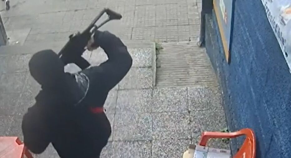 “Les dimos lo que pedían”: cámara registró uso de arma de guerra en asalto en Capurro