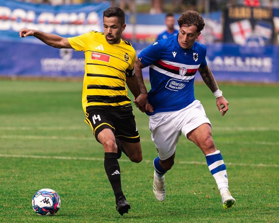 Jonathan Sabbatini jugando en el Taverne de Suiza. Foto: Instagram @jona_sabbatini