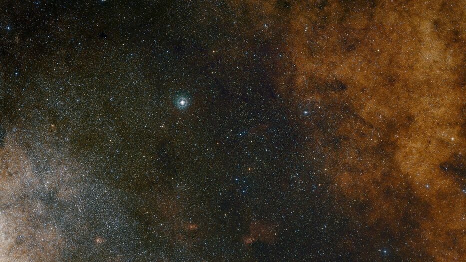 Estrella de Vía Láctea orbita tan cerca de agujero negro supermasivo que siente su giro