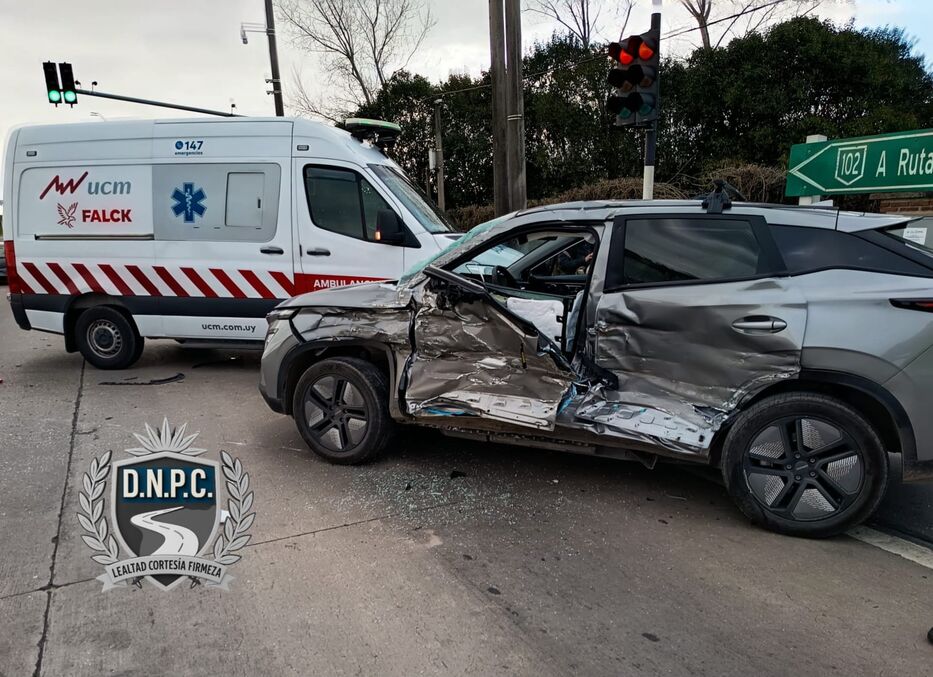 Montevideo: camión del Ejército con 17 soldados chocó a una camioneta y hay dos heridos