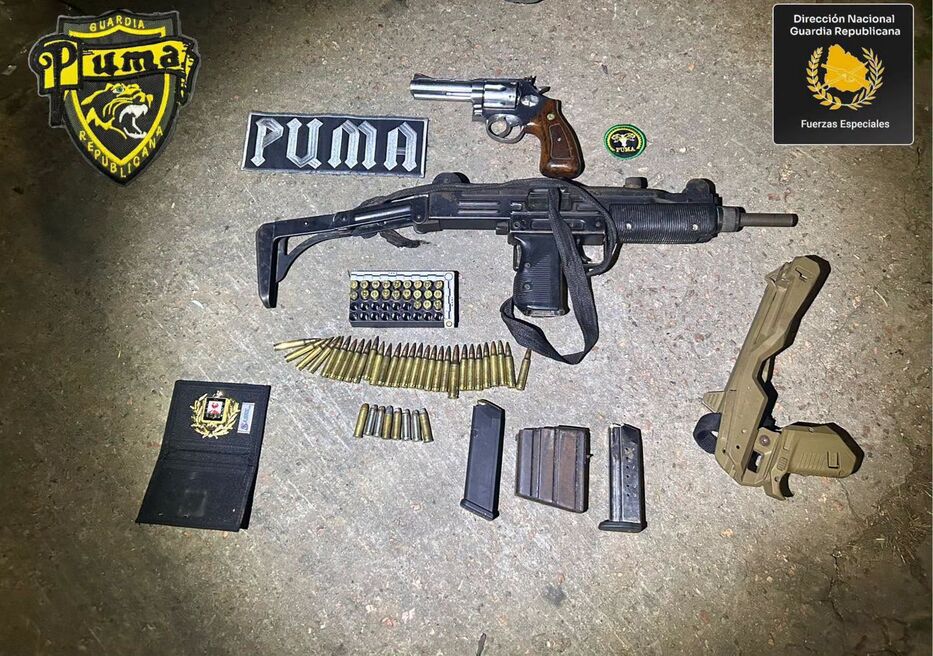 Hasta los dientes: detuvieron un coche “enfierrado” con un subfusil y otras armas