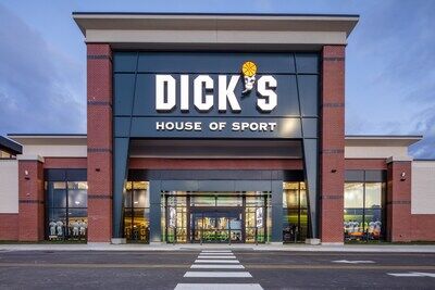Acciones de Dick’s Sporting Goods se desploman 25,76%