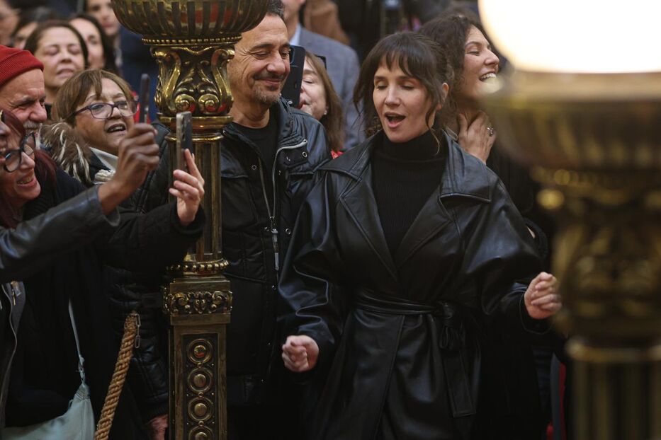 “Muriendo de plena” sonó en el velatorio de Rada y varios artistas cantaron al compás