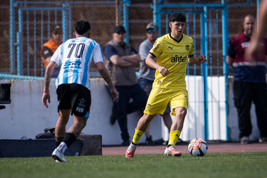 Peñarol venció 2-1 a Cerro en el Tróccoli y se mantiene en la pelea del Clausura