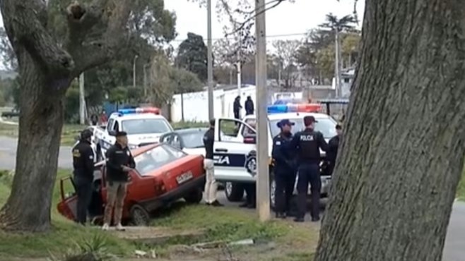 Hallaron a hombre baleado dentro de un auto en Barrio Municipal; murió tras ser trasladado