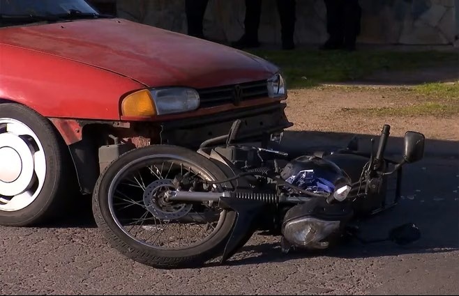 Un policía de particular embistió con su auto a ladrones que habían rapiñado a una anciana