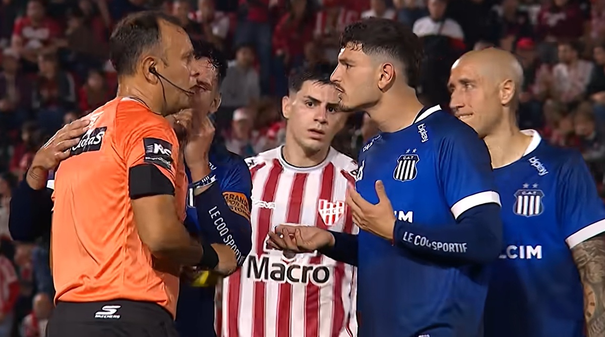 Álvarez Martínez fue expulsado por una agresión y se perderá el clásico ante Belgrano
