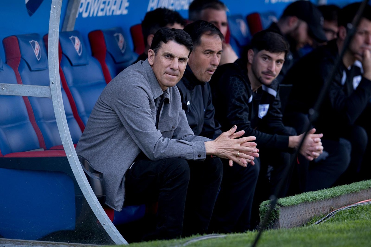 Mauricio Larriera renunció como entrenador de Defensor tras dura derrota con Cerro