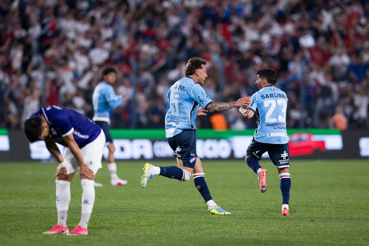 Clausura: Nacional remontó un 0-2 en los últimos 10 minutos y venció 3-2 a Defensor