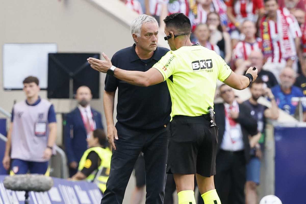 Real Madrid criticó el arbitraje del derbi tras su derrota y el Atlético salió al cruce