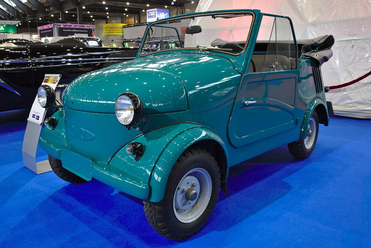 El coche “intransferible” que la URSS creó para mutilados de guerra, y que hoy es una joya