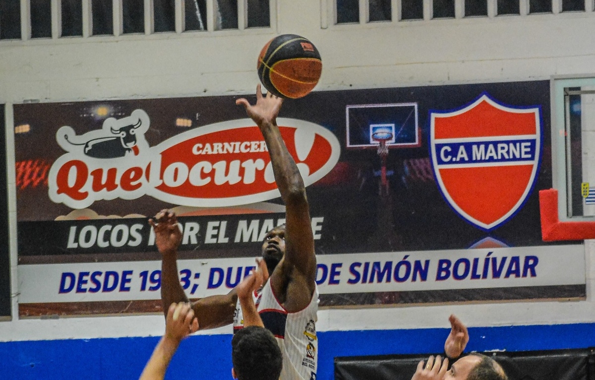 Básquet: jugador extranjero de Marne internado en CTI con un “delicado cuadro de salud”