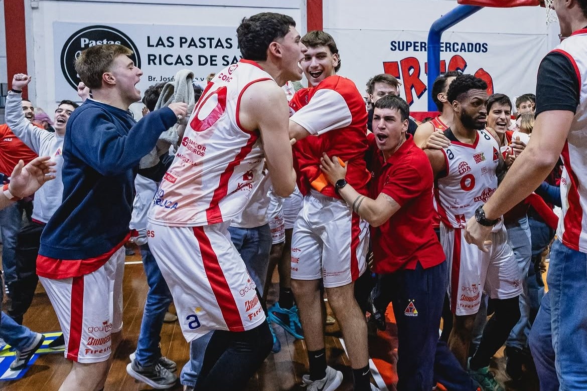 Básquet: Trouville, con un agónico doble, venció a Sayago y ascendió a la Liga Uruguaya