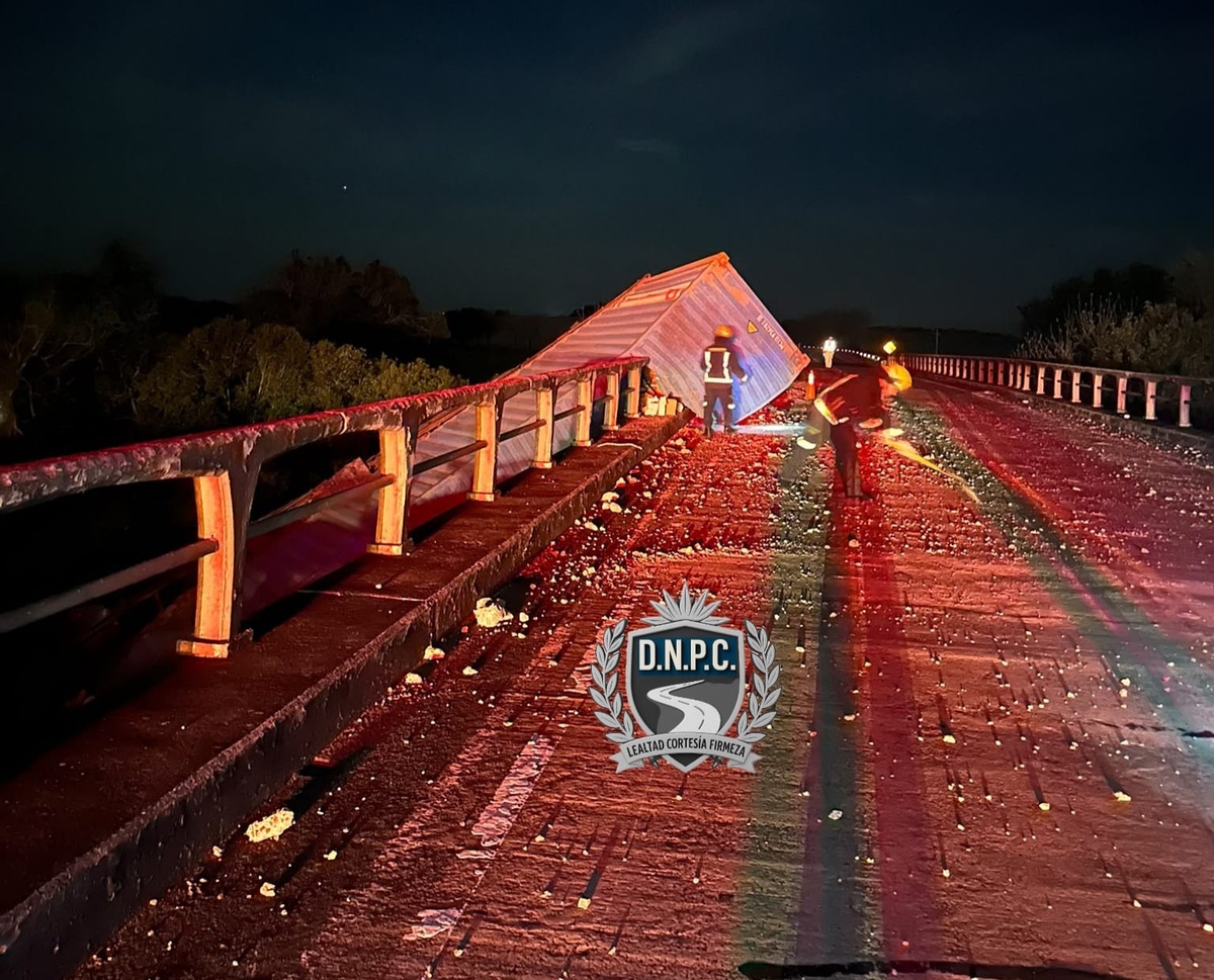 “Momento de desesperación”: camionero vio cómo su compañero caía por un puente