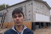 Es ucraniano, llegó a Uruguay sin hablar español y ahora construye su casa en Piriápolis