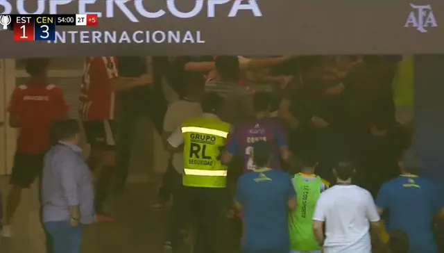 Con polémica incluida