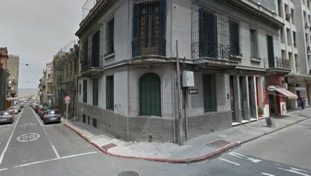 Mujer murió apuñalada en Ciudad Vieja e investigan si fue en intento de robo a extranjero