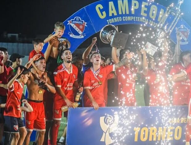 Campeón con Independiente de Mercedes.