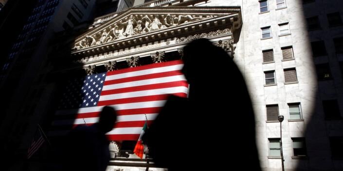 Mercados accionarios de EEUU concluyeron mes de pérdidas leves