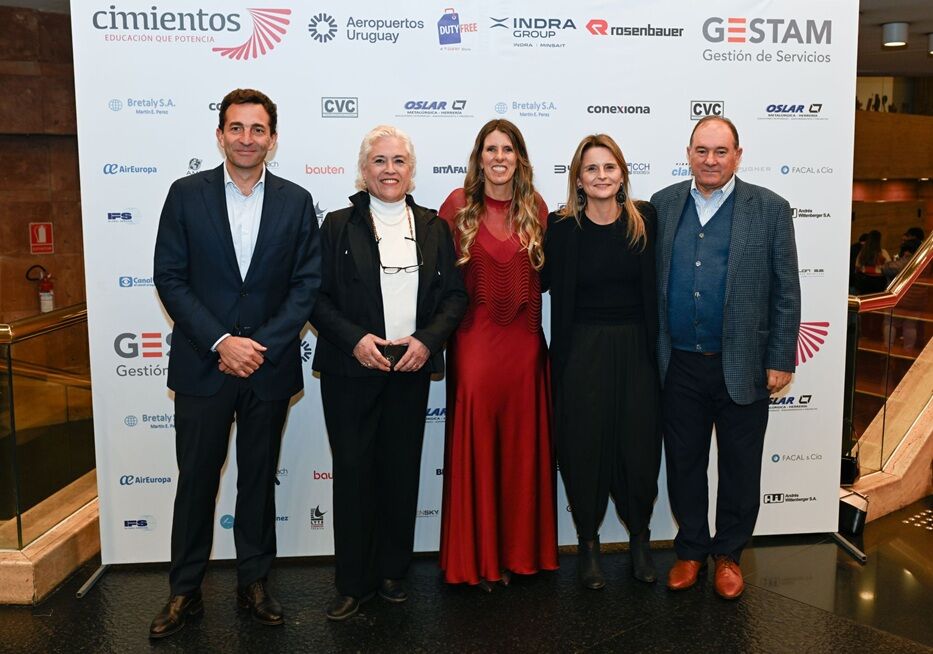Diego Arrosa, Casilda Echeverría, Valeria Salmain, Soledad Lienau y Raúl Galarte. Foto: cedida a Montevideo Portal.&nbsp;
