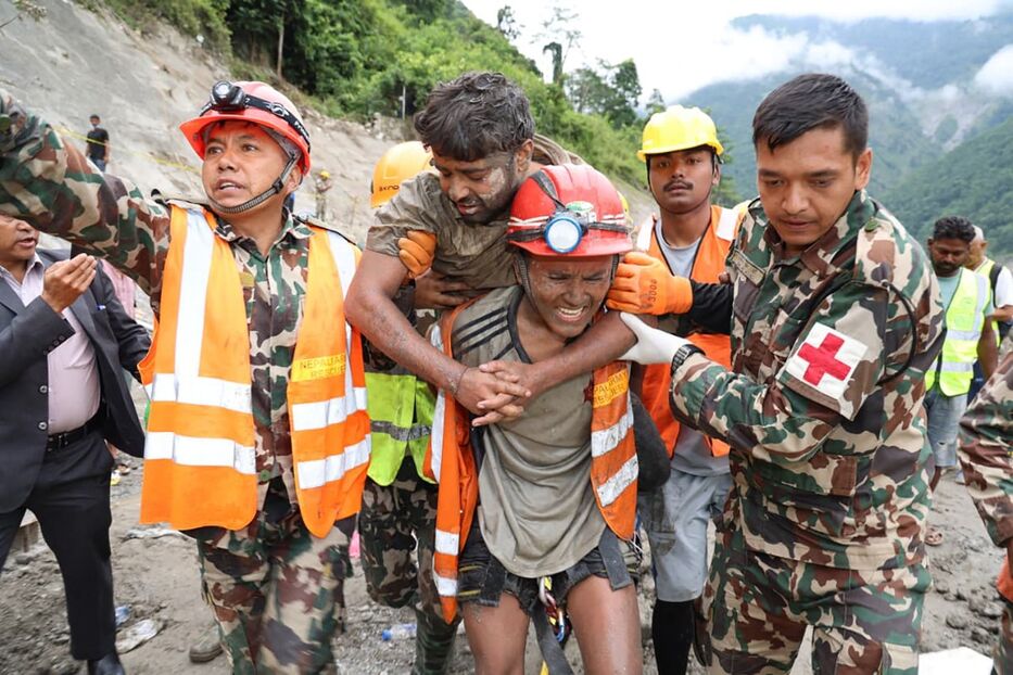 Nepal: hombre rescatado 10 días después de riada contó técnica milenaria que lo ayudó