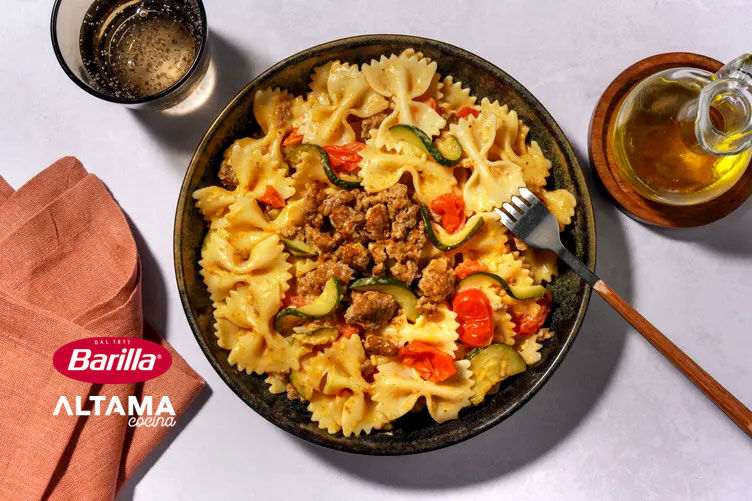 Farfalle con panceta, chorizo y churrasco: una receta sin miedo a mezclar sabores