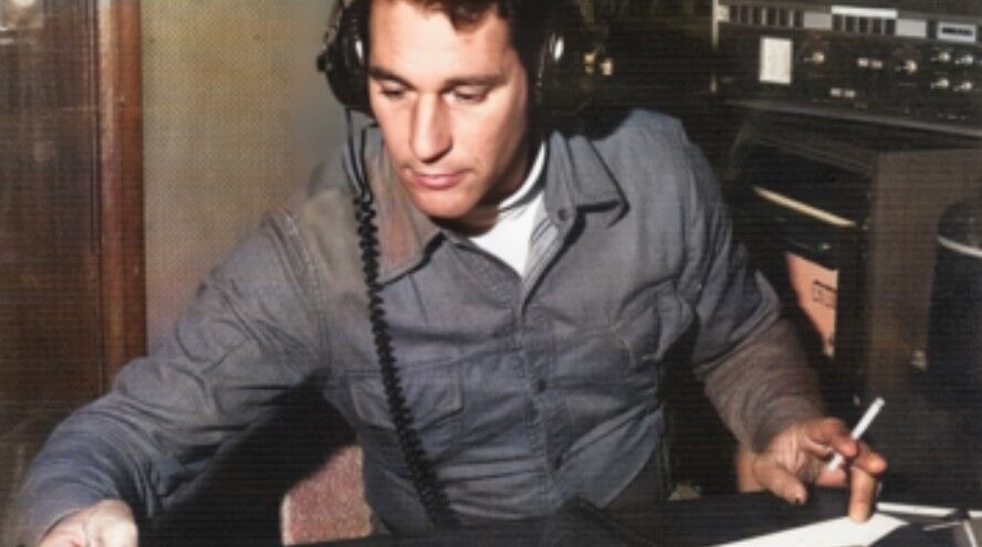 Domínguez trabajando en radio en Australia. Medios Públicos