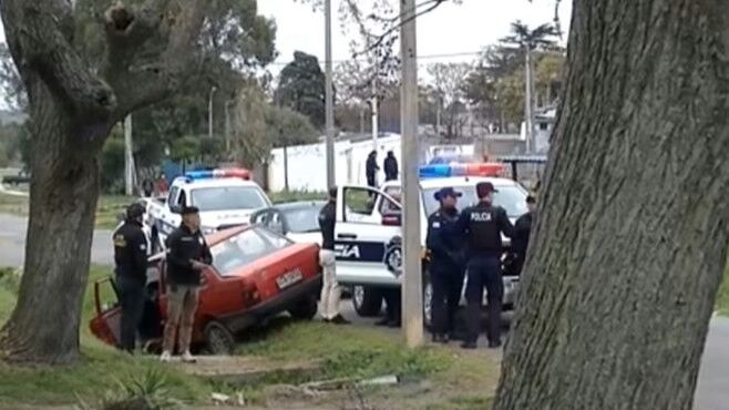 Hallaron a hombre baleado dentro de un auto en Barrio Municipal; murió tras ser trasladado