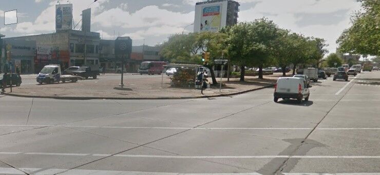 Buceo: hombre cruzó corriendo, lo atropelló un auto y luego lo pasó por encima un ómnibus