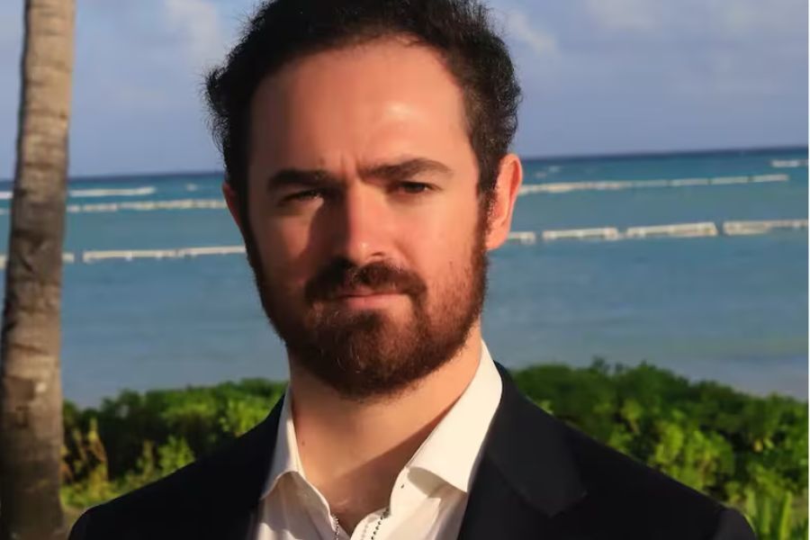 Quién es Dryden Brown, el exsurfista libertario detrás del proyecto millonario en +Colonia