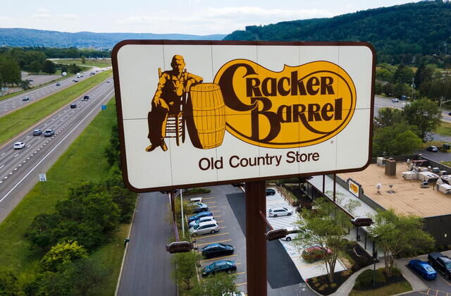Ganancias y ventas de Cracker Barrel superaron las expectativas