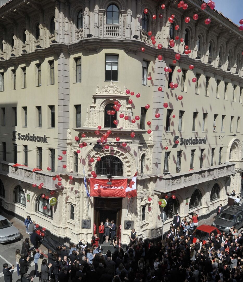 Inauguración de la Casa Central de Scotiabank en Uruguay, uno de los hitos que marcaron la llegada del banco al país
