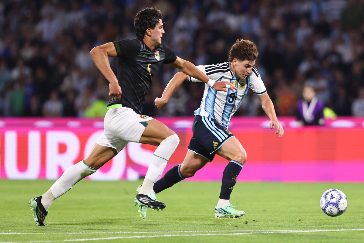 Argentina, con varias novedades en su formación, goleó a Bolivia 4-0 en Córdoba